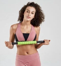 Spier Massage Roller | Stick Roller | Trigger Point | Voor Beginners & Ervaren Sporters | Vermindering Spierpijn | Verkleefde Spieren | Kramp En Stijfheid | Helpt Herstellen | Meer Doorbloeding -FitForce Outlet Winkel 1104x1200 3