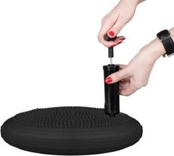 Wiebelkussen + Pomp - Balanskussen - Balansbord - Volwassenen En Kinderen - Met Pomp - 34CM - Black -FitForce Outlet Winkel 1200x1073 1