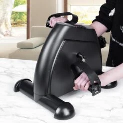 Uten - Mini Bureaufiets - Stoelfiets - Met Computer Deskbike - Bewegingstrainer Met Verstelbare Weerstand - Met LCD Display Inclusief Anti-Slipmat Mini Hometrainer - (6 Functies - Zwart) -FitForce Outlet Winkel 1200x1200 1827