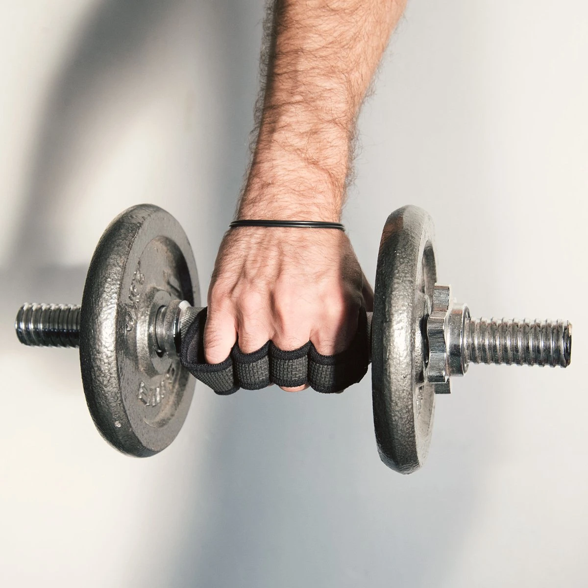 Navaris Universele Fitness Grip Pads - Handschoenen Geschikt Voor Powerlifting, Crossfit, Fitness En Bodybuilding - Geschikt Voor Alle Maten - Zwart 3 Navaris Universele Fitness Grip Pads - Handschoenen Geschikt Voor Powerlifting, Crossfit, Fitness En Bodybuilding - Geschikt Voor Alle Maten - Zwart - Afbeelding 3