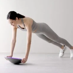 Navaris Anti-slip Balansbord Voor Evenwichtstraining - Balanstrainer - Wiebelbord - Voor Beginners En Professionals - Diameter 40cm - Lila -FitForce Outlet Winkel 1200x1200 862