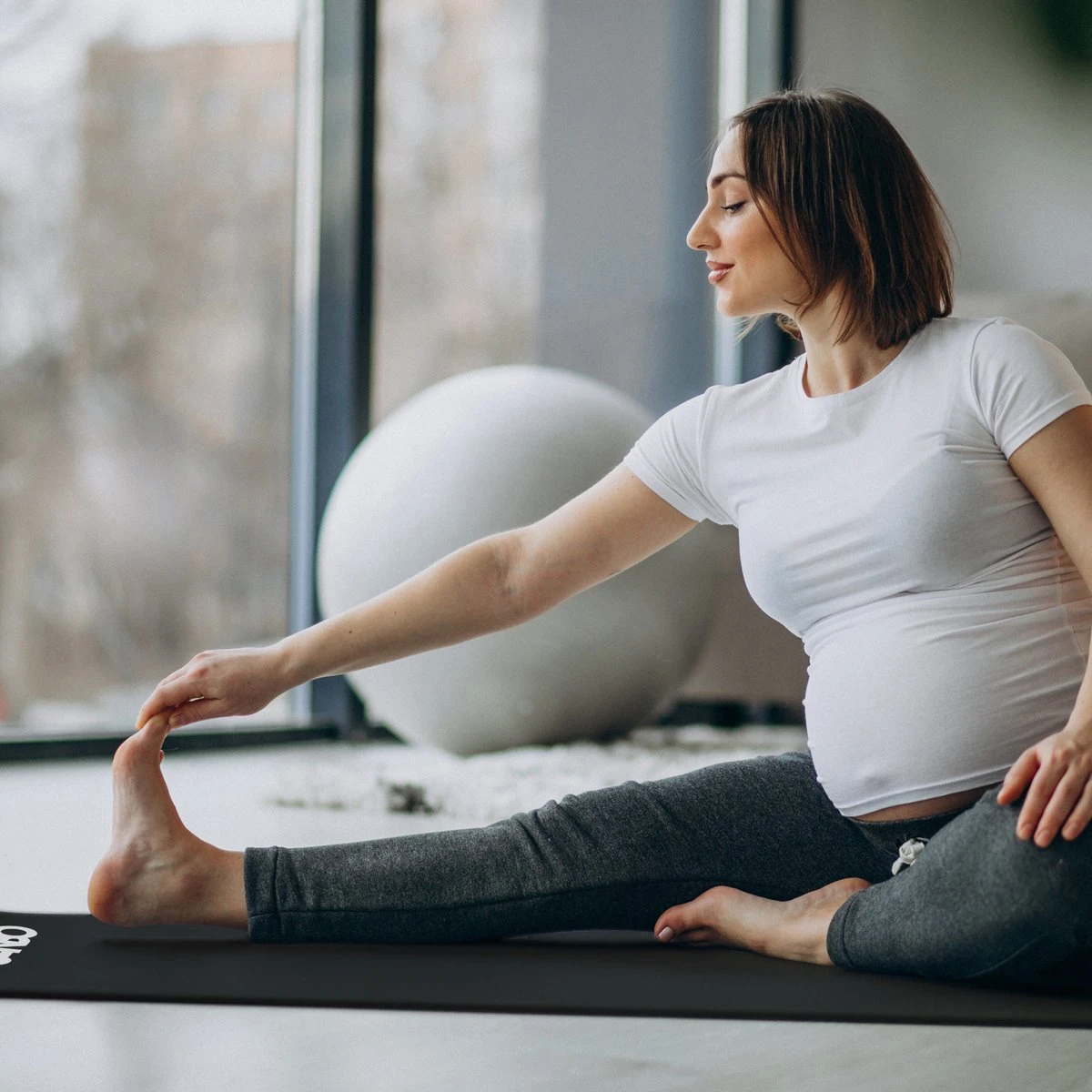 Sanbo Yoga Mat - Zwart - Incl. Luxe Draagtas - 183 X 61 X 0.8 Cm - Extra Dik 8mm - Waterafstotend - Fitness Mat - Meditatie Mat 8 Sanbo Yoga Mat - Zwart - Incl. Luxe Draagtas - 183 X 61 X 0.8 Cm - Extra Dik 8mm - Waterafstotend - Fitness Mat - Meditatie Mat - Afbeelding 8