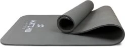 Matchu Sports - Fitnessmat - Yogamat - Sportmat - Fitness Mat - Met Draagkoord - 180 Cm X 60 Cm X 0,9 Cm - Grijs - NBR -FitForce Outlet Winkel 1200x470 1