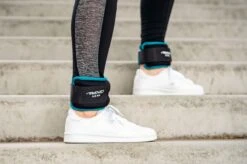 Avento Pols/Enkel Gewicht Neopreen - 2x 0.5 Kg - Zwart/Blauw 12 Avento Pols/Enkel Gewicht Neopreen - 2x 0.5 Kg - Zwart/Blauw -FitForce Outlet Winkel 1200x799 11