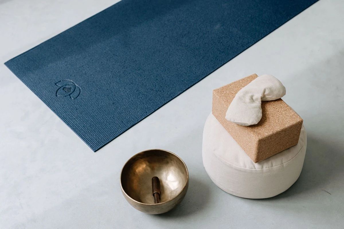 Yogamat Sticky Extra Lang Indigo - 200 Cm - Lotus | 6 Mm | Fitnessmat | Sportmat | Pilates Mat 2 Yogamat Sticky Extra Lang Indigo - 200 Cm - Lotus | 6 Mm | Fitnessmat | Sportmat | Pilates Mat - Afbeelding 2