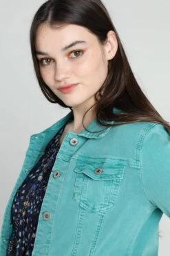 Cassis Kort, Effen Jeansjasje Met Daimlook En Knopen -FitForce Outlet Winkel 799x1200 3